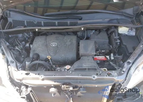 2017 Toyota Sienna Xle 8 Passenger z USA, uszkodzony, nr VIN 5TDYZ3DC7HS871601